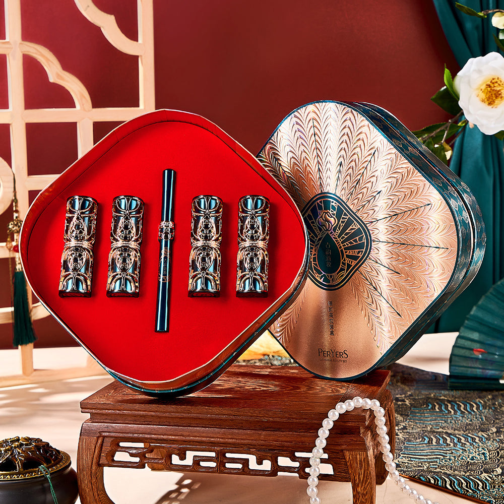 5-Piece Makeup Set - 4 Lipstick & Eyeliner
