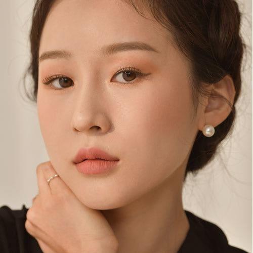 Rich Smoky Eyeshadow Palette with Glitter Finish