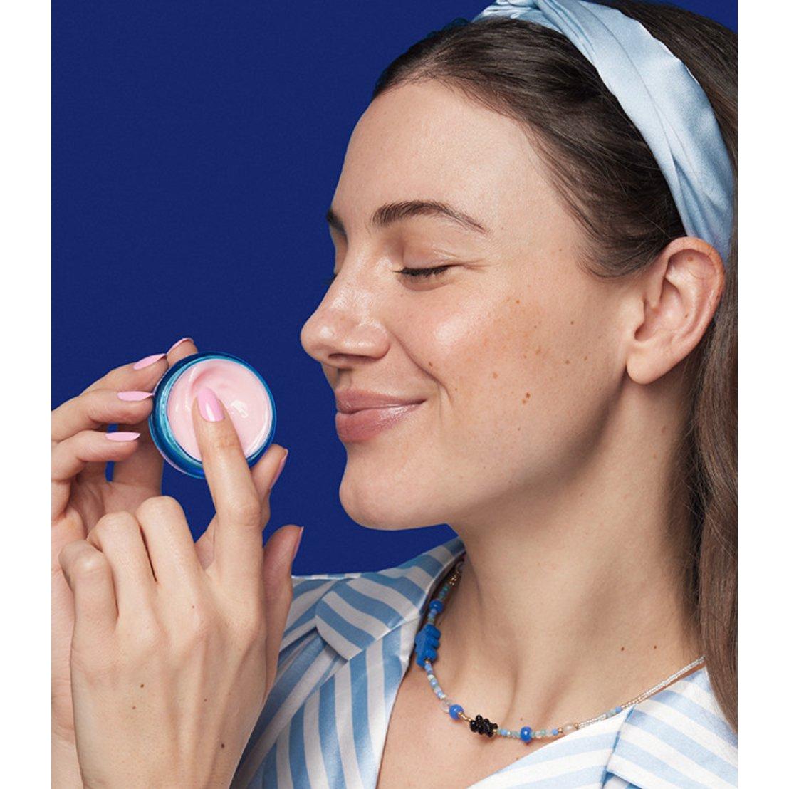 Moisturizing Shine Lip Balm