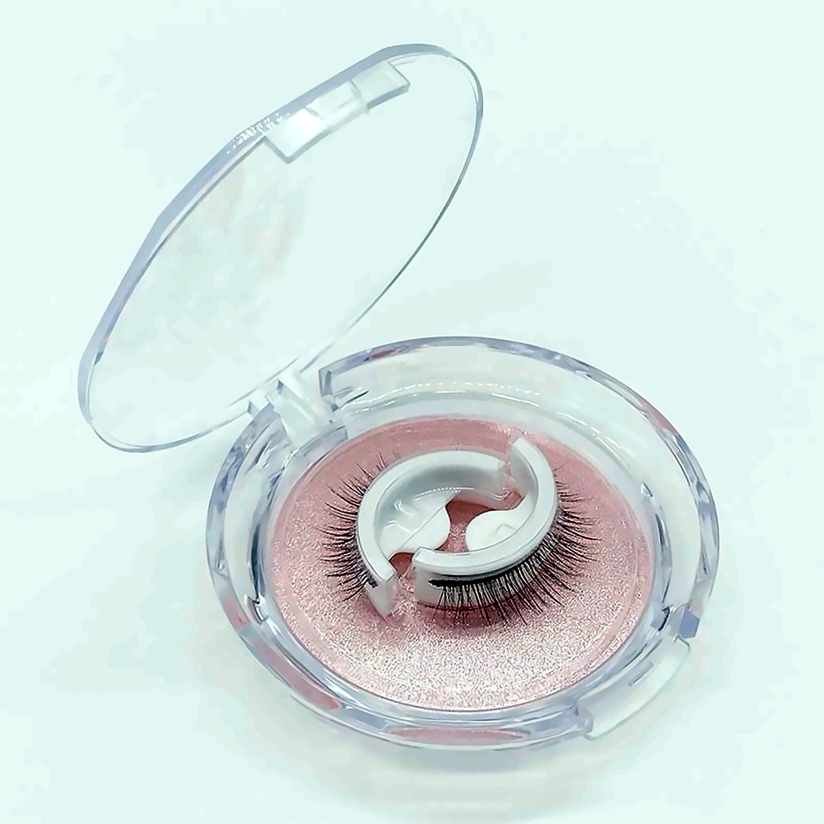 Reusable eyelashes in their case