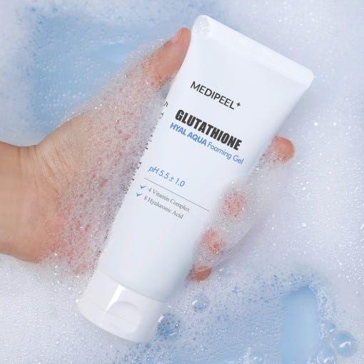 Glowing Skin Hyaluronic Foam Face Cleanser