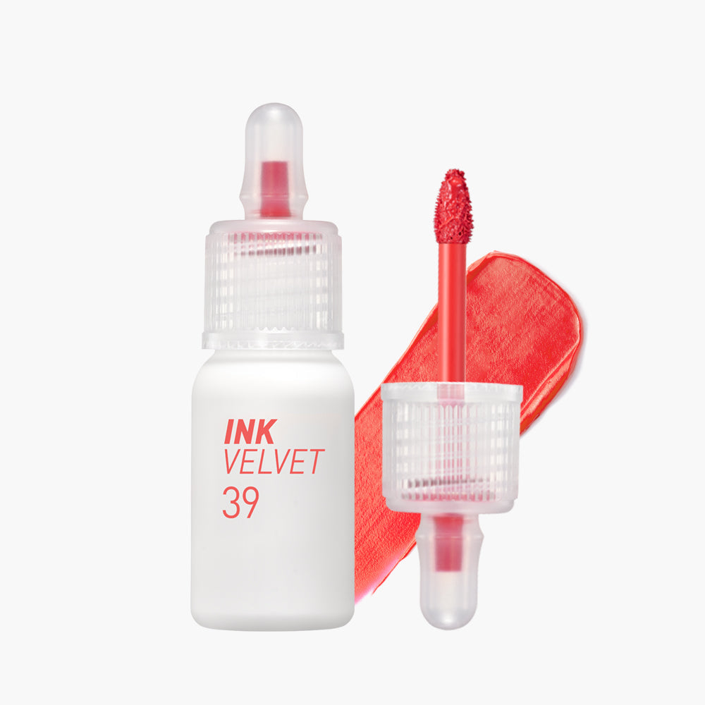 Lightweight Velvet Lipstick with Matte Finish