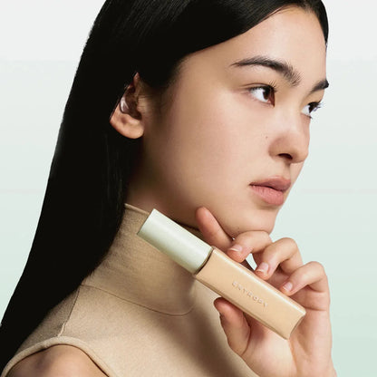 Silky Smooth Foundation with Built-In Applicator