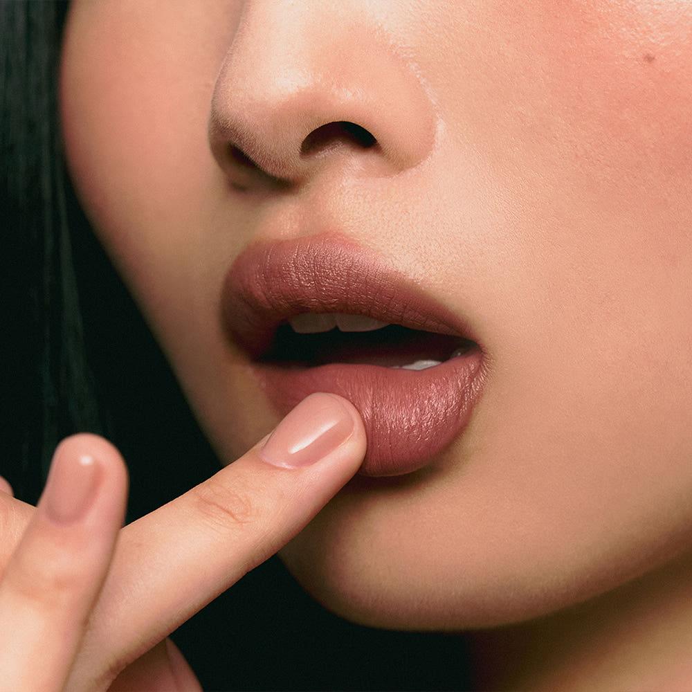 Moisturizing Lip Primer for Smooth Lips