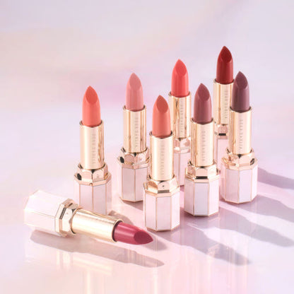Moisturizing Shiny Lip Gloss with Natural Ingredients
