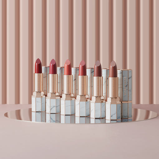 Moisturizing Lightweight Sheer Lipstick with Shine