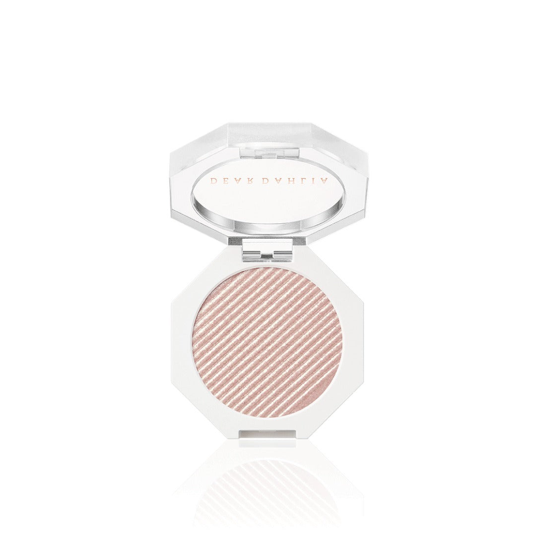 Shimmering Pearl Face Highlighter
