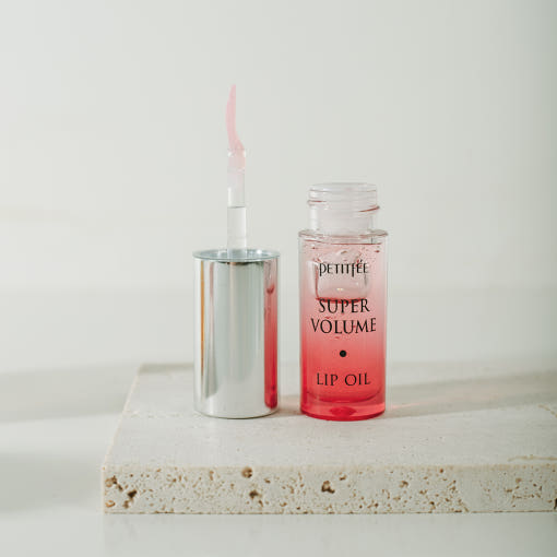 Moisturizing Lip Oil for Fuller Lips