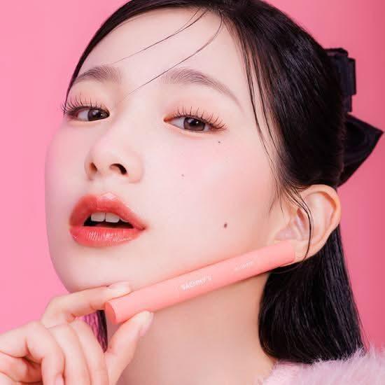 Moisturizing Lip Balm With 5 Bright Shades